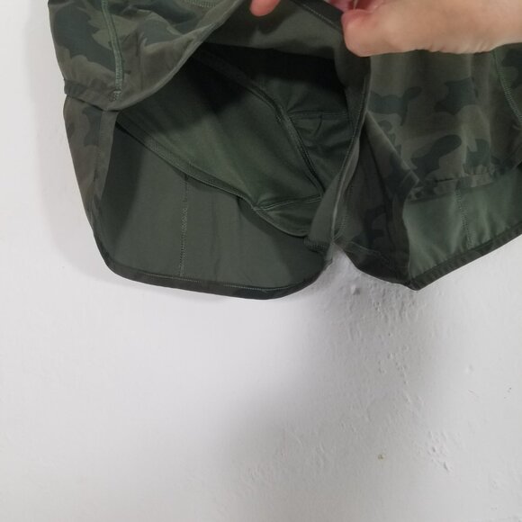 Lululemon Speed Up Low Rise 2.5" Camo Shorts Size 8 - Picture 2 of 6